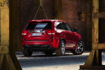 terenowe_auta_auto_jeep_grand_cherokee_srt