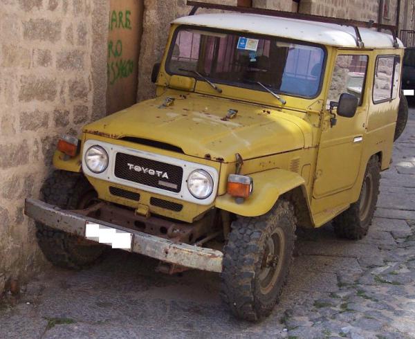 terenowe_auta_toyota_land_cruiser_01